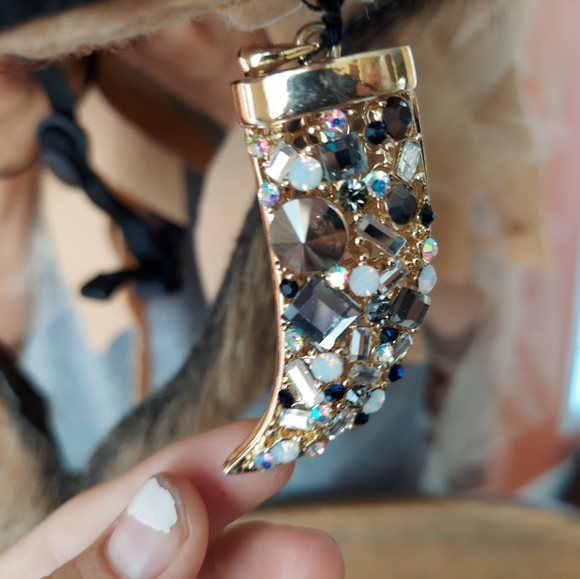 Lion head greqt for a halloween costume - Picture 3 of 5